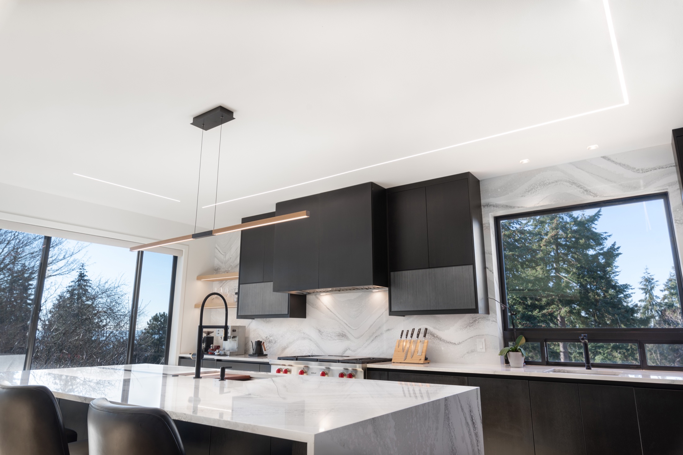 Modern black and white kitchen remodeled by LeviArs